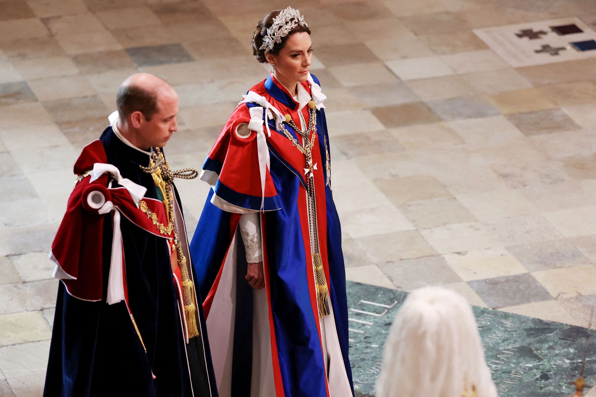 凯特王妃迎40岁生日，连穿三套高定礼服，还戴女王的耳环真受宠 - 知乎
