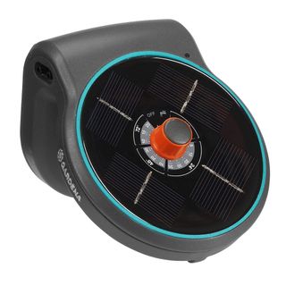 Gardena solar-powered irrigation AquaBloom set: A solar-powered irrigation system for your balcony and tub plants, up to 4 m high, all year long 