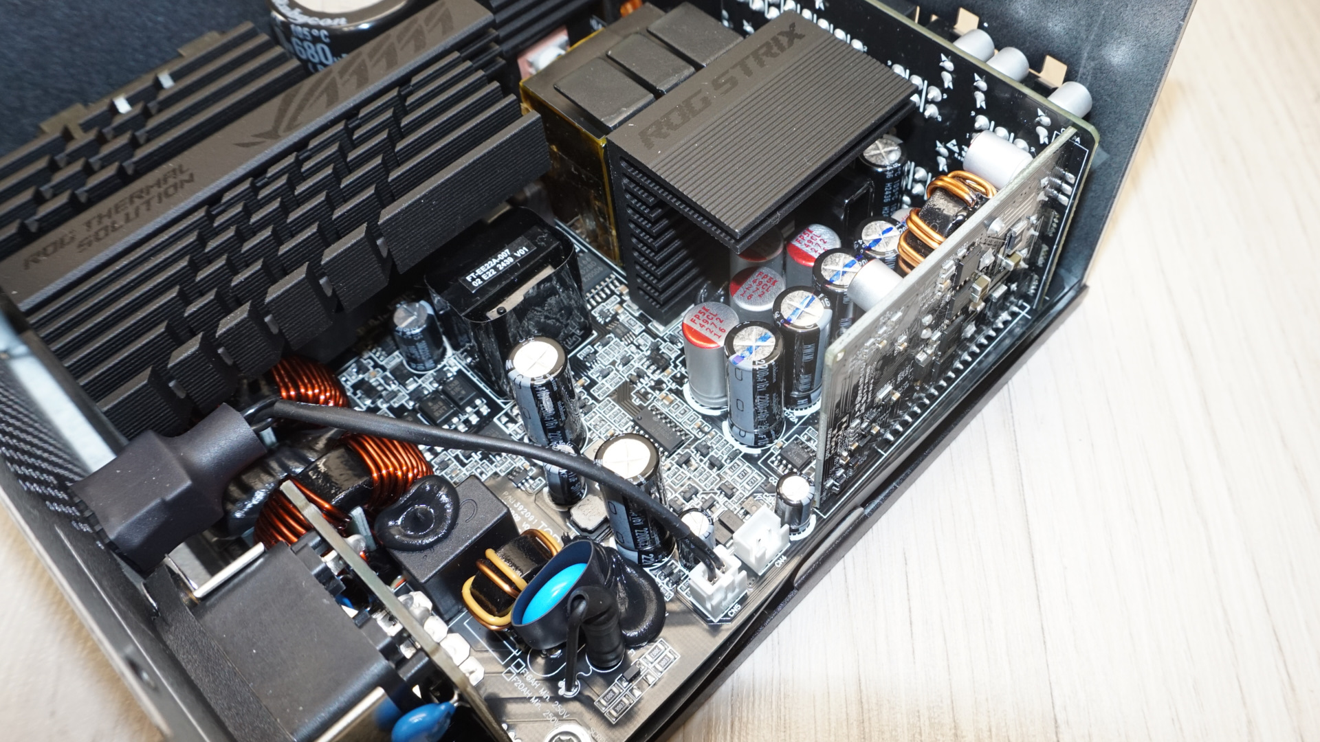 Asus ROG Strix 1000W Platinum PSU