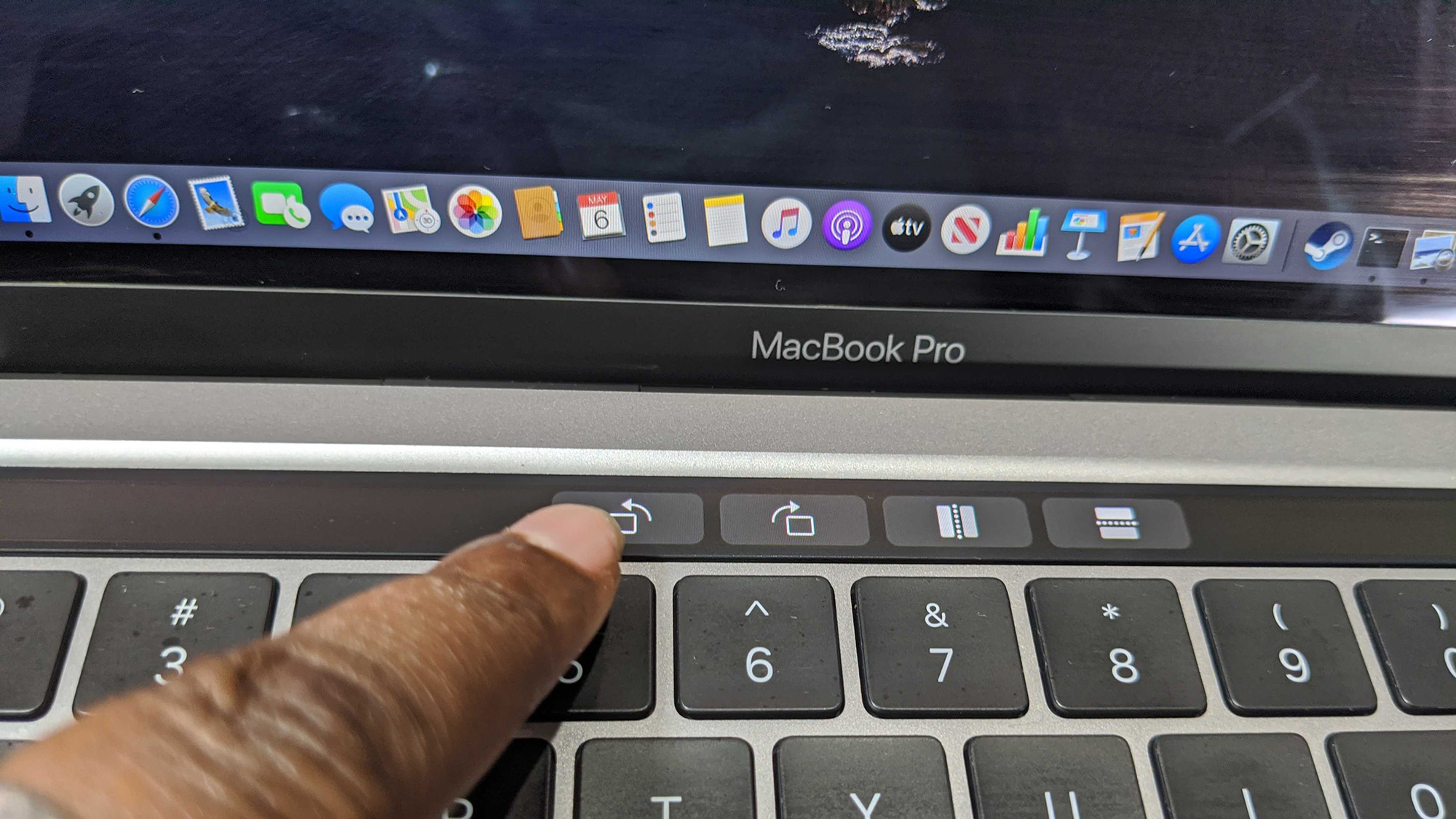 how to turn on macbook air 2021