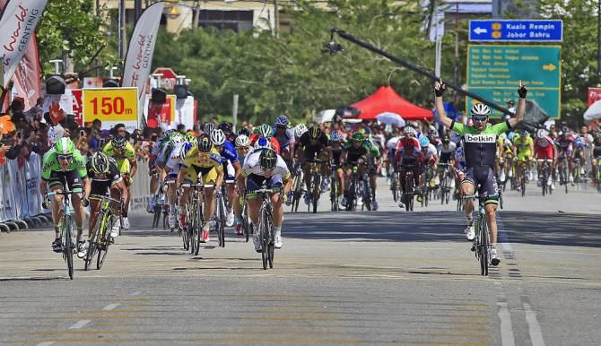 As Theo Bos (Belkin) sprints for the win on the left, the Dutchman's lead-out man Graeme Brown, right, already knows victory is imminent.