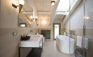 A image of bathroom area