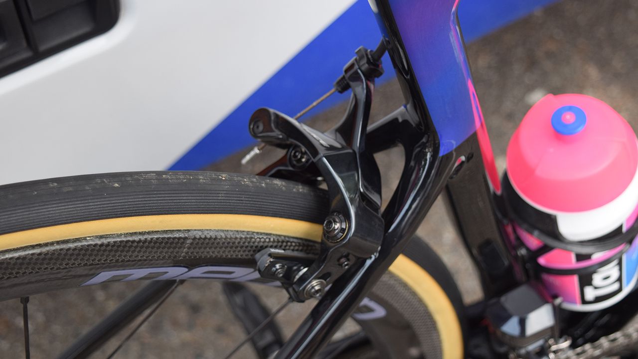 Along with the bike's Vision Metron tubular wheels, Uran is running Vision specific brake pads in the Shimano R9100 calipers