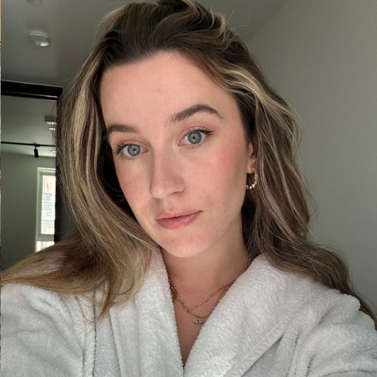 Deputy beauty editor Grace Lindsay testing clarifying shampoos