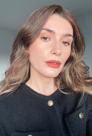 Beauty editor Eleanor Vousden wearing a full face of Hourglass makeup