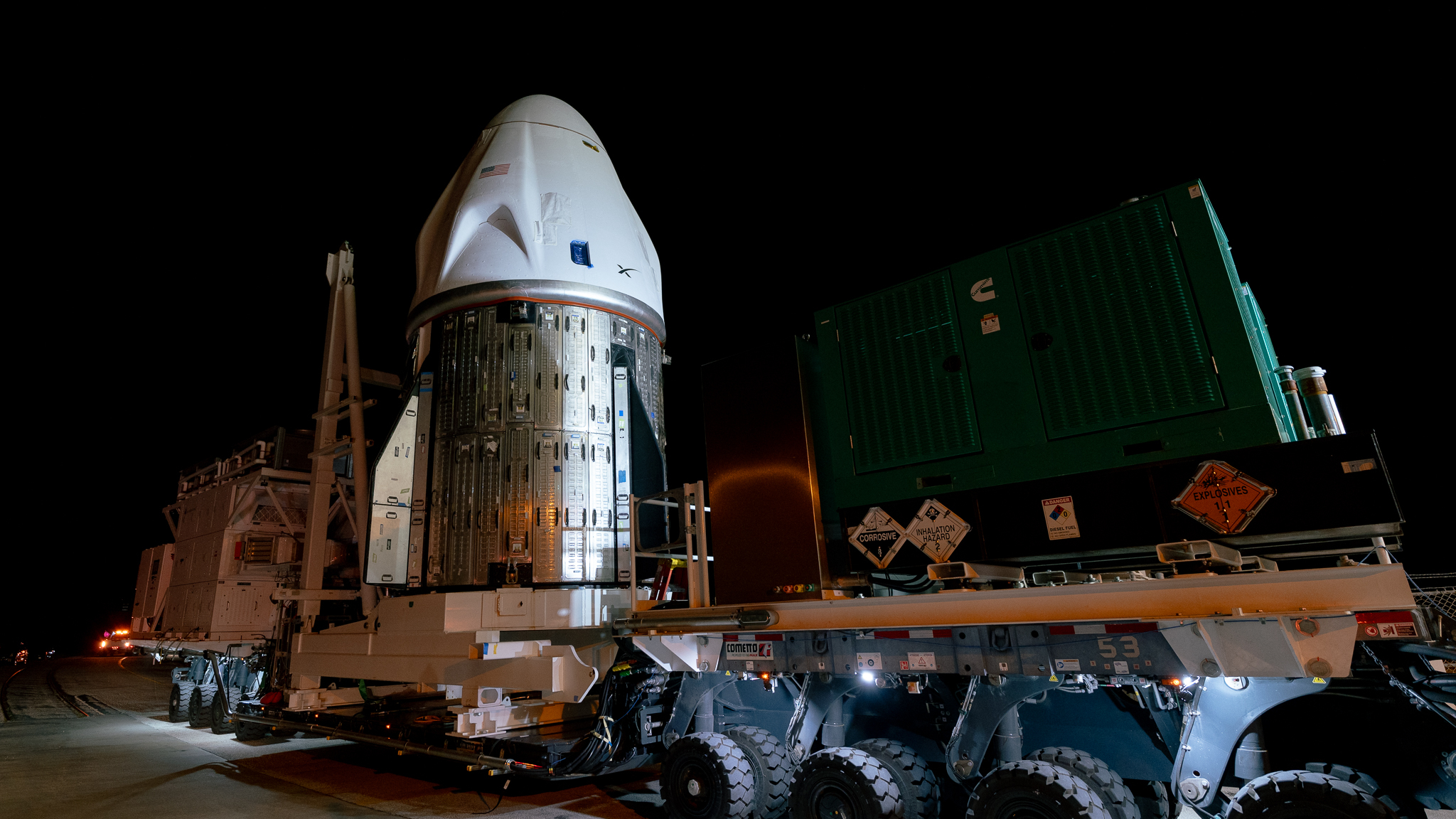 Los astronautas y la cápsula de la misión Crew-9 de SpaceX llegan al sitio de lanzamiento en Florida (fotos)