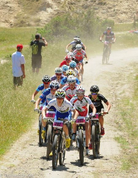 Catharine Pendrel (Luna Pro Team) dictating the pace early in the race