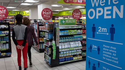 People in a supermarket © Richard Baker / In Pictures via Getty Images