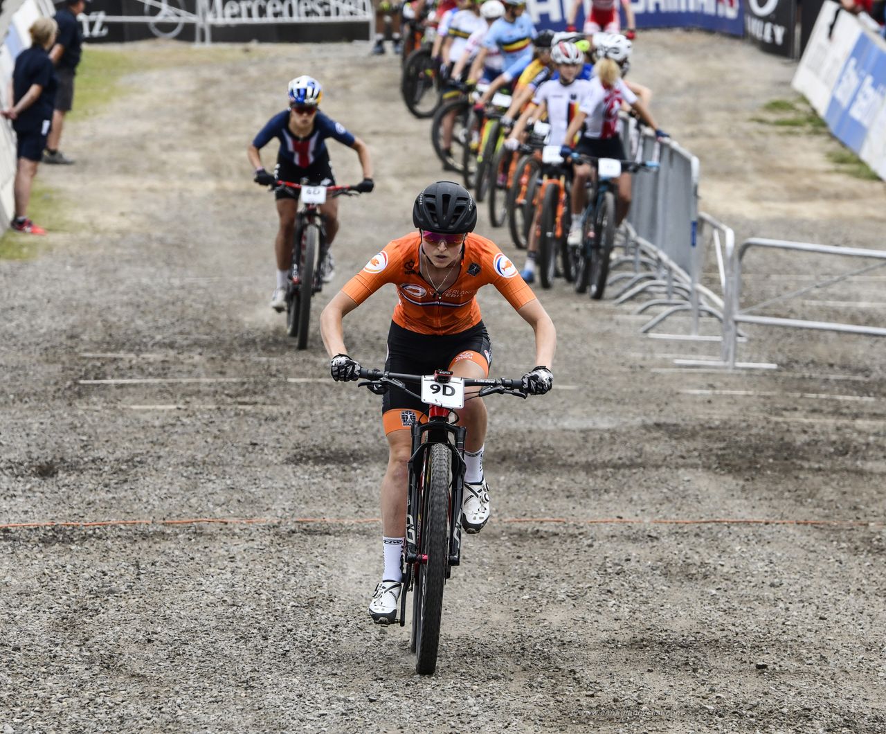 Anne Terpstra (Netherlands) sets out in 1st place