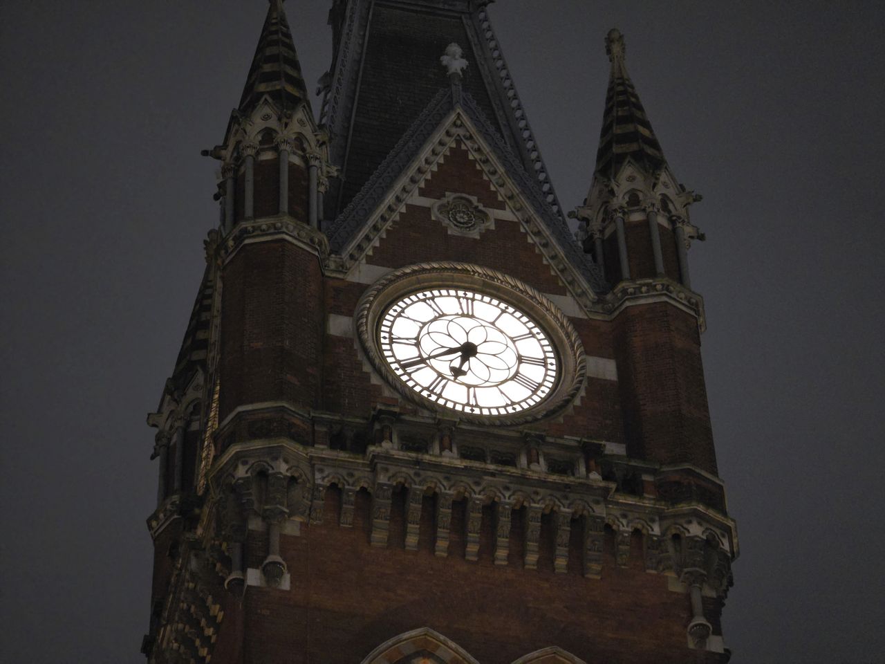 Samsung Galaxy S24 Ultra nighttime zoom.