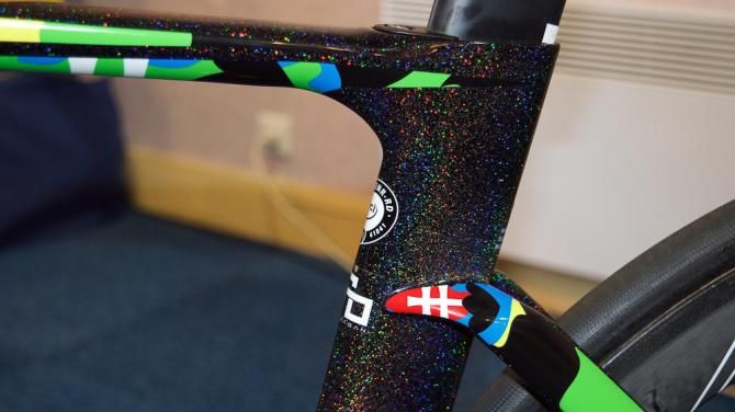 The frame features a glitter-effect rainbow colour scheme and the Slovakian national flag