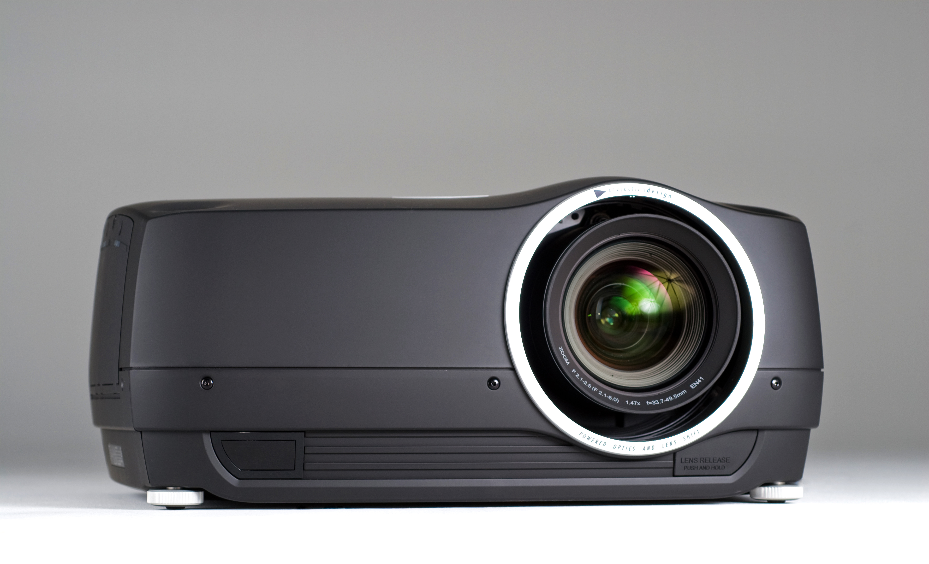 projectiondesign Releases F35 WQXGA Projector