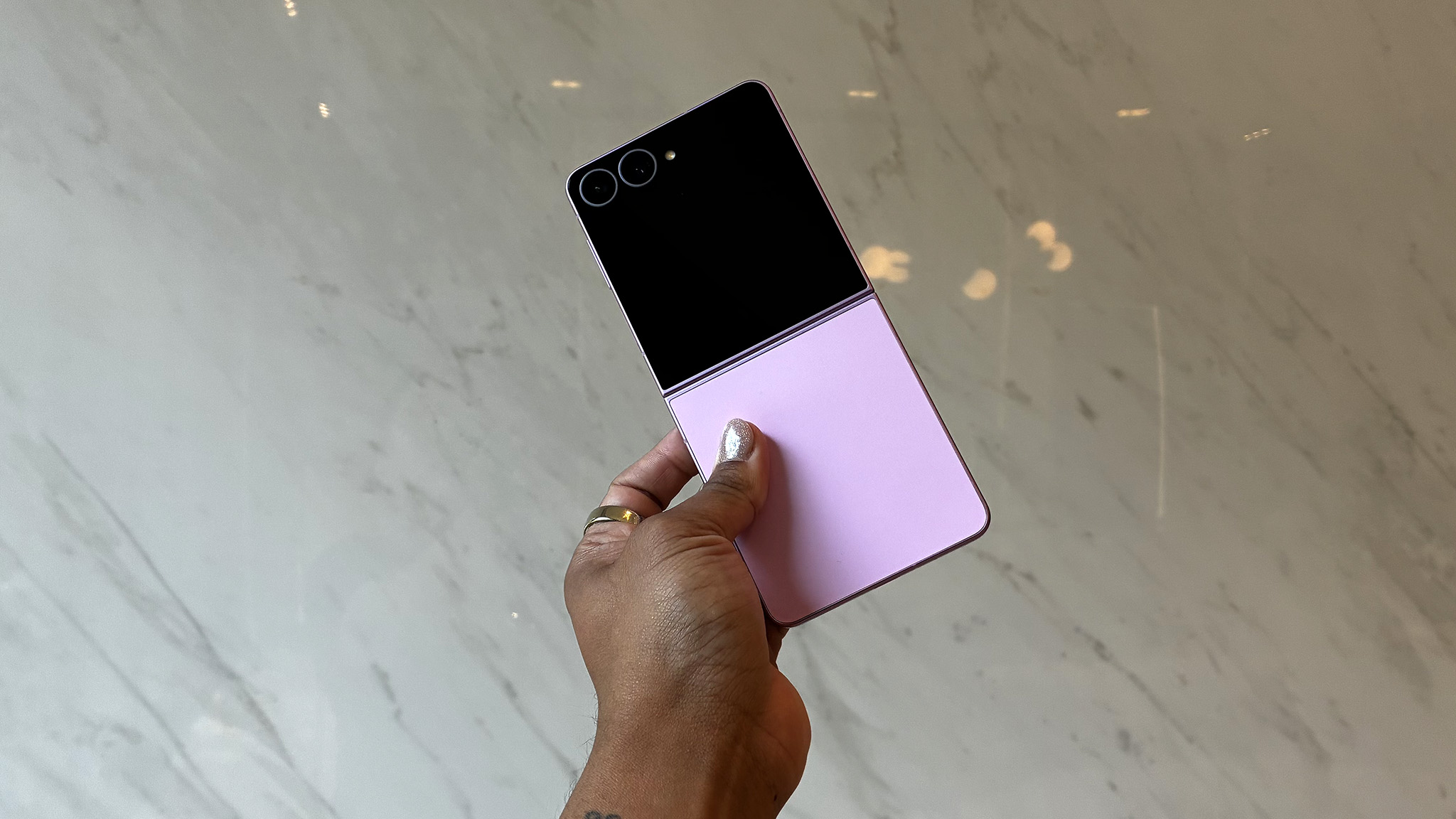 Hands-on with the pink Samsung Galaxy Z Flip 8