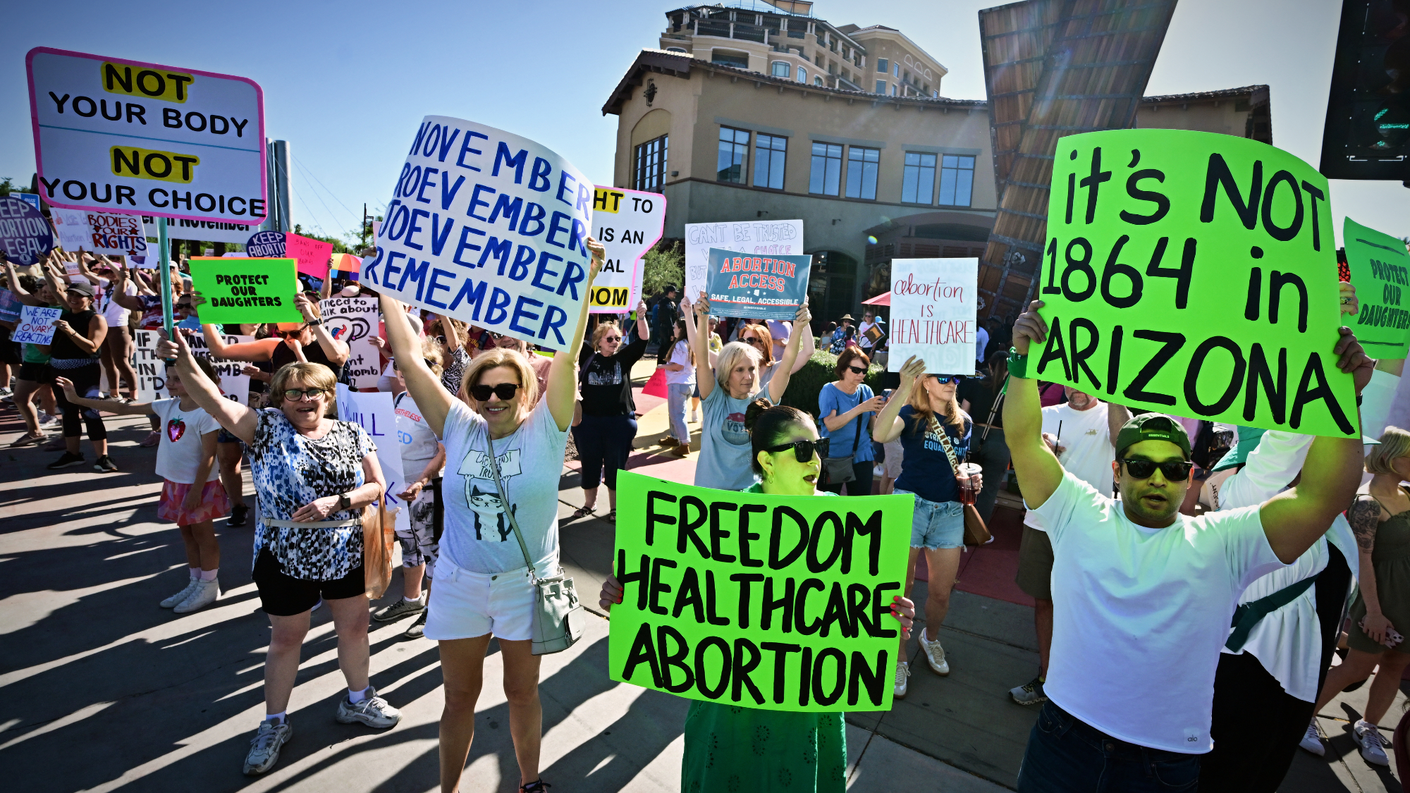 المشرعون في ولاية أريزونا يلغون حظر الإجهاض لعام 1864