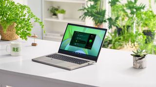 Acer Aspire Vero -kannettava pöydällä