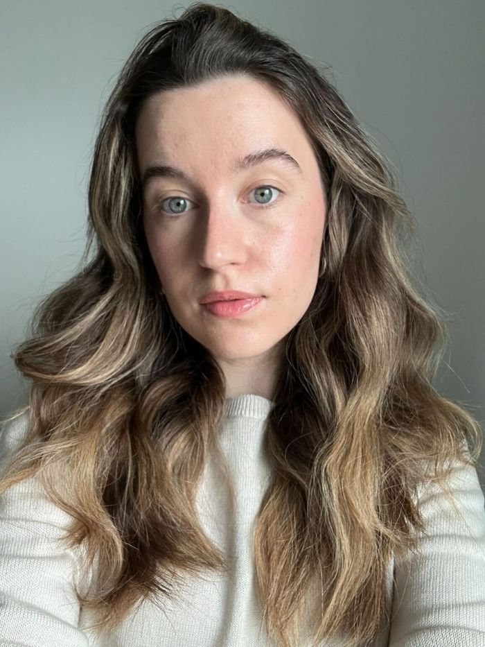 Junior beauty editor Grace Lindsay taking a selfie
