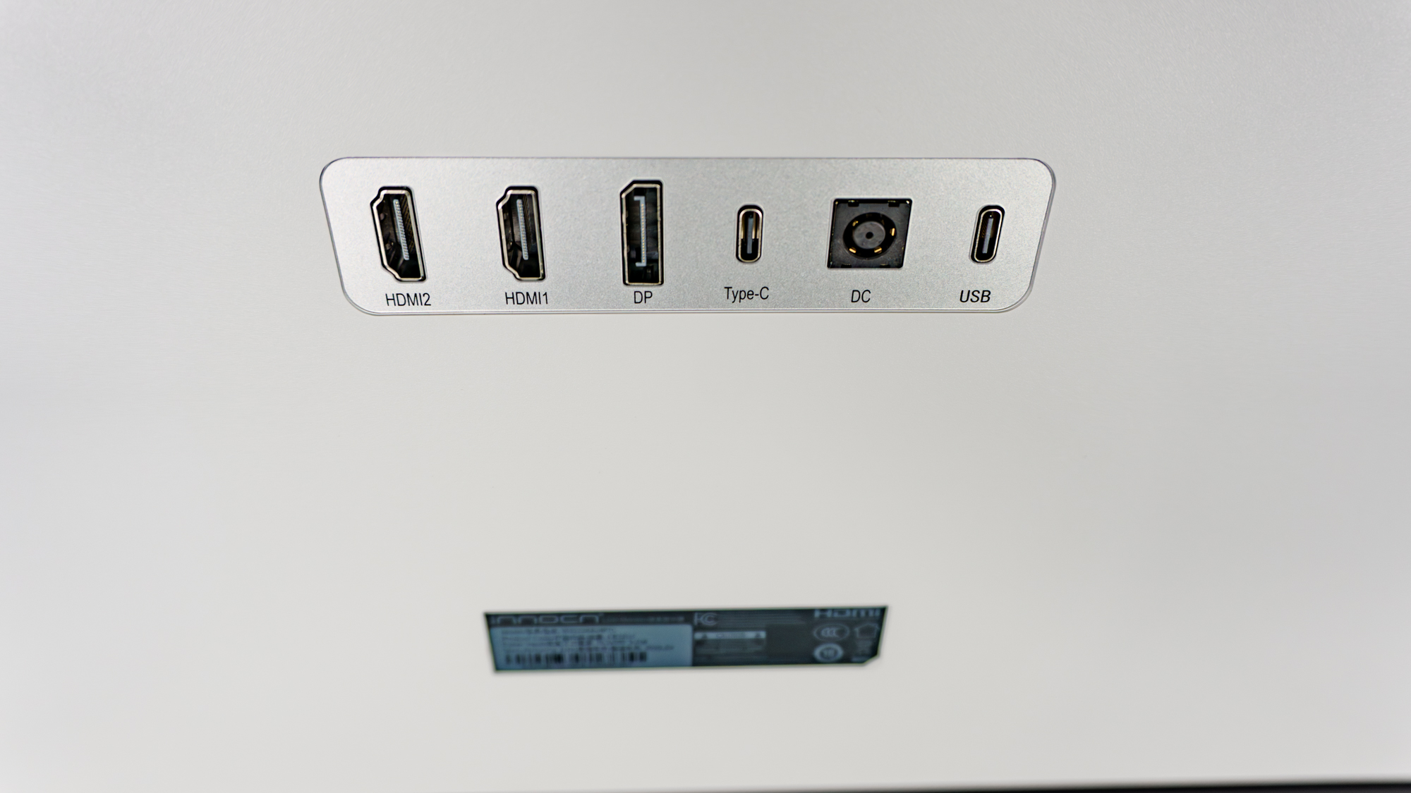 The rear ports on the back of the Innocn CB32U1 monitor