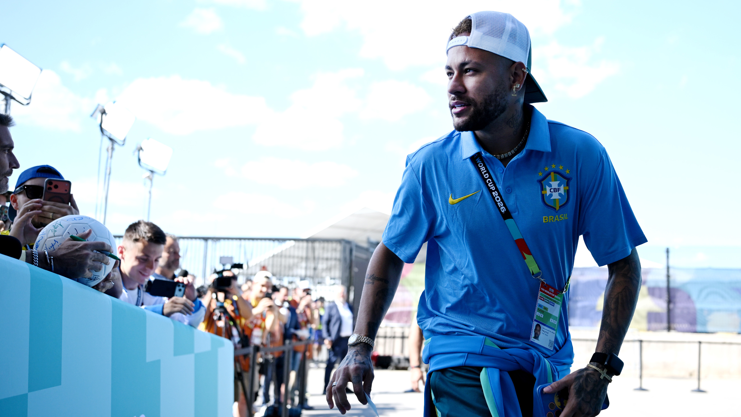 Neymar greets Brazil fans ahead of the clash against Morocco in the World Cup