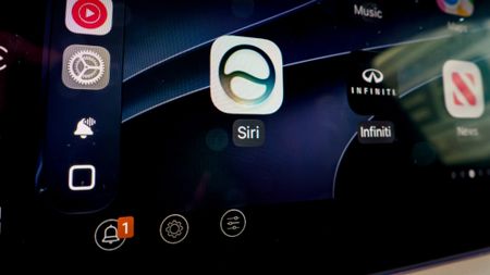 Siri AI in iOS 27 CarPlay.