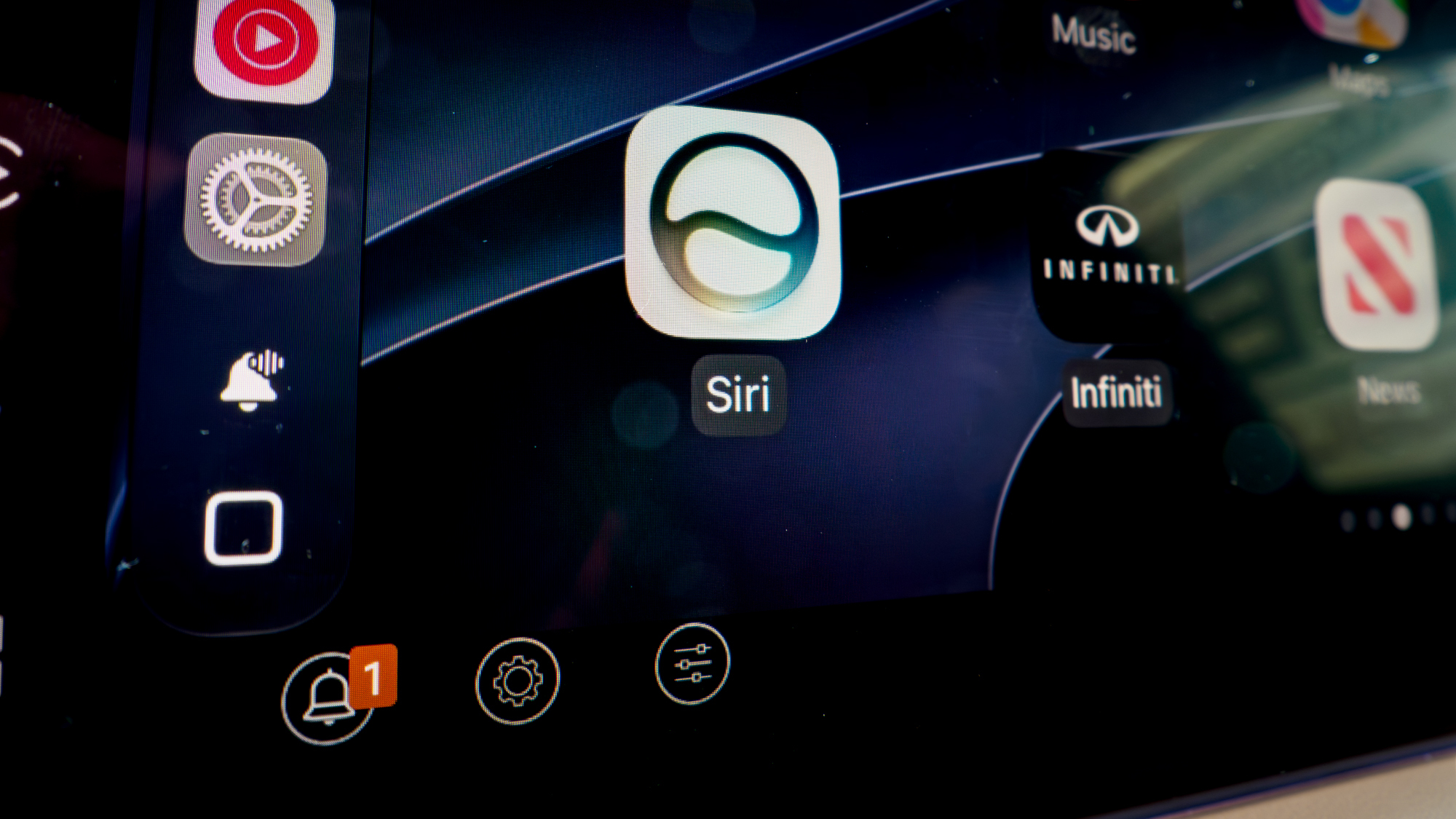Siri AI in iOS 27 CarPlay.