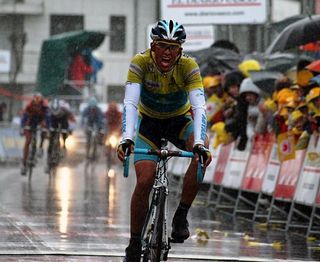 Contador got second in a rainy affair in the Basque Country.