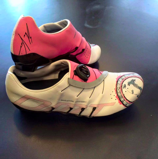 Custom pink and white shoes for Elia Viviani at Giro d'Italia