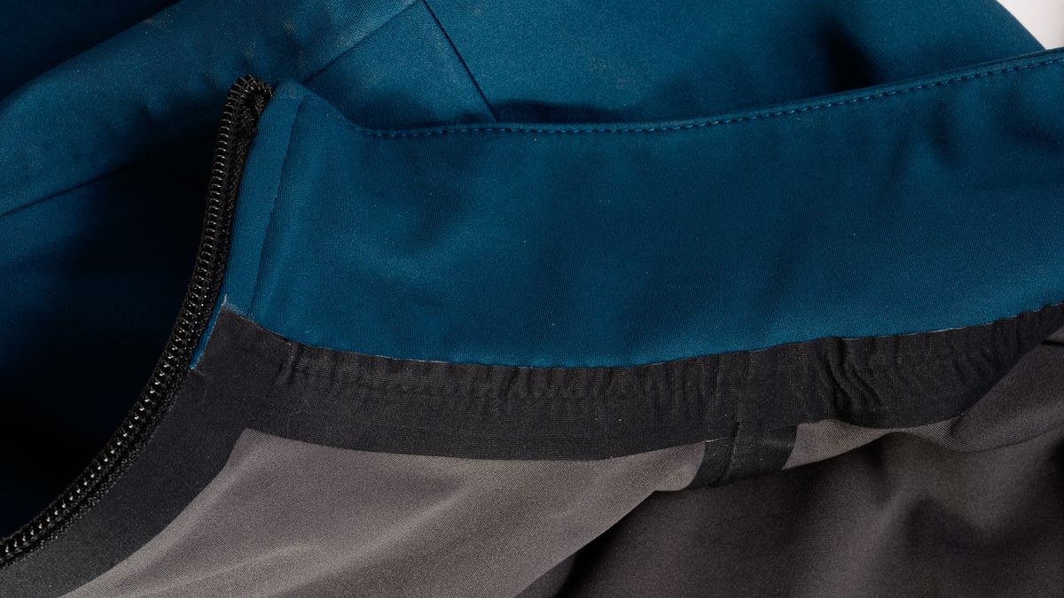 Santini Adapt short sleeve jacket collar detail