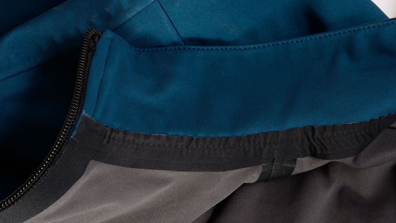 Santini Adapt short sleeve jacket collar detail