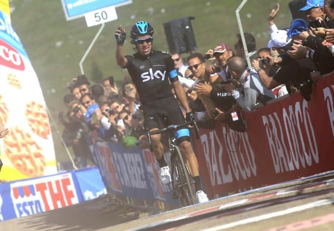 Rigoberto Uran (Sky) comes over the line to win stage 10