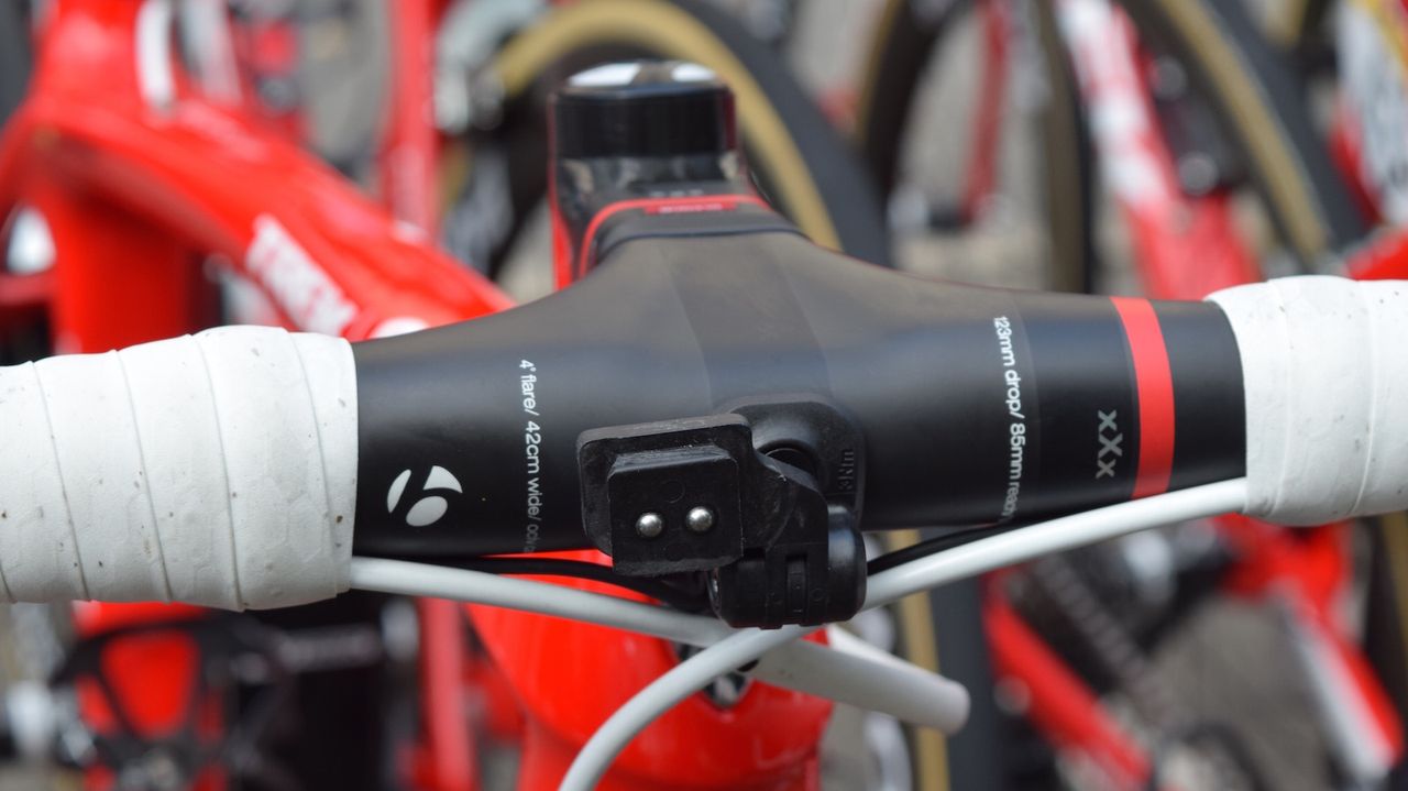 Contador opts for Bontrager XXX integrated handlebars/stem, with reverse wrapped handlebar tape