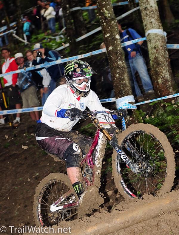 Sabrina Jonnier (Team Maxxis) riding to 2nd place, 4.87 seconds behind Ragot.