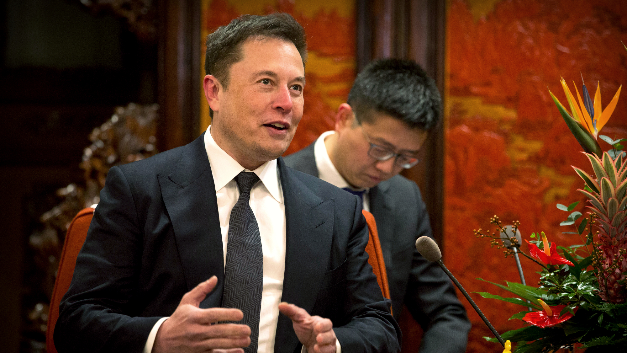  Musk clears Tesla self-driving hurdle in China 