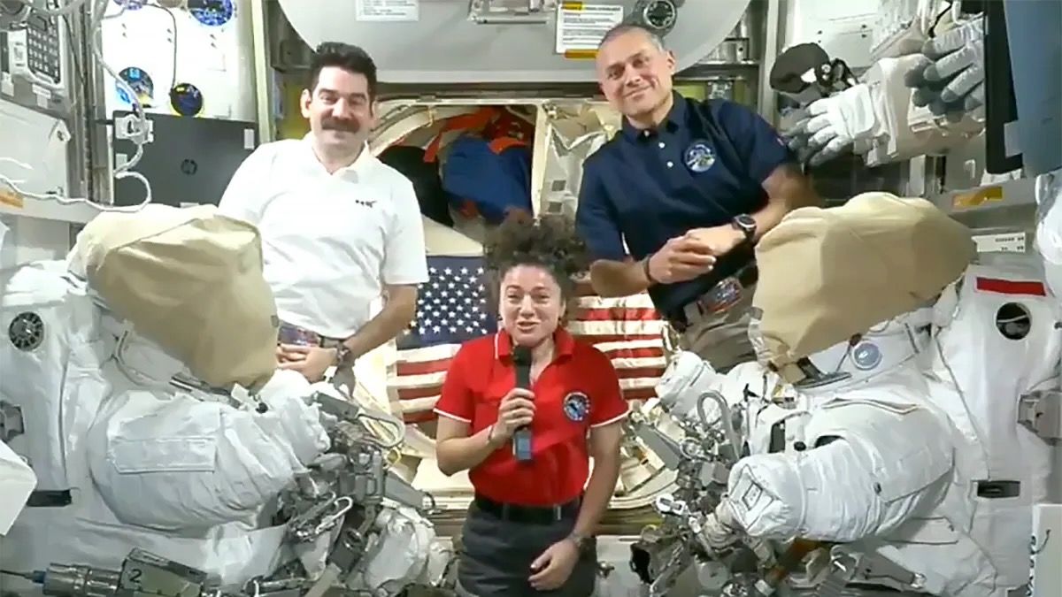 NASA astronauts (clockwise from left) Jack Hathaway, Anil Menon and Jessica Meir speak with U.S. President Donald Trump, who visited NASA&rsquo;s Johnson Space Center on Aug. 28, 2026.