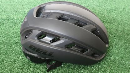 Image shows the Bell XR Spherical MIPS helmet.