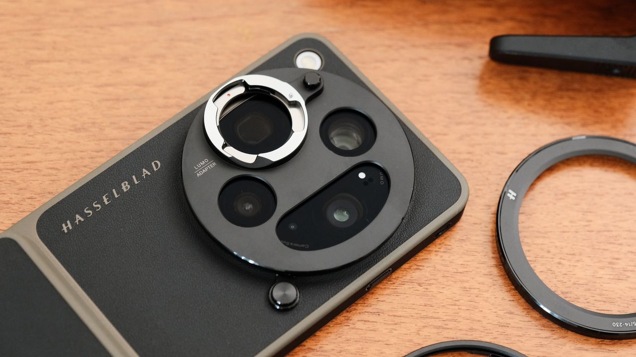Close-up of the Lumo adapter mounted over the Oppo Find X9 Ultra cameras
