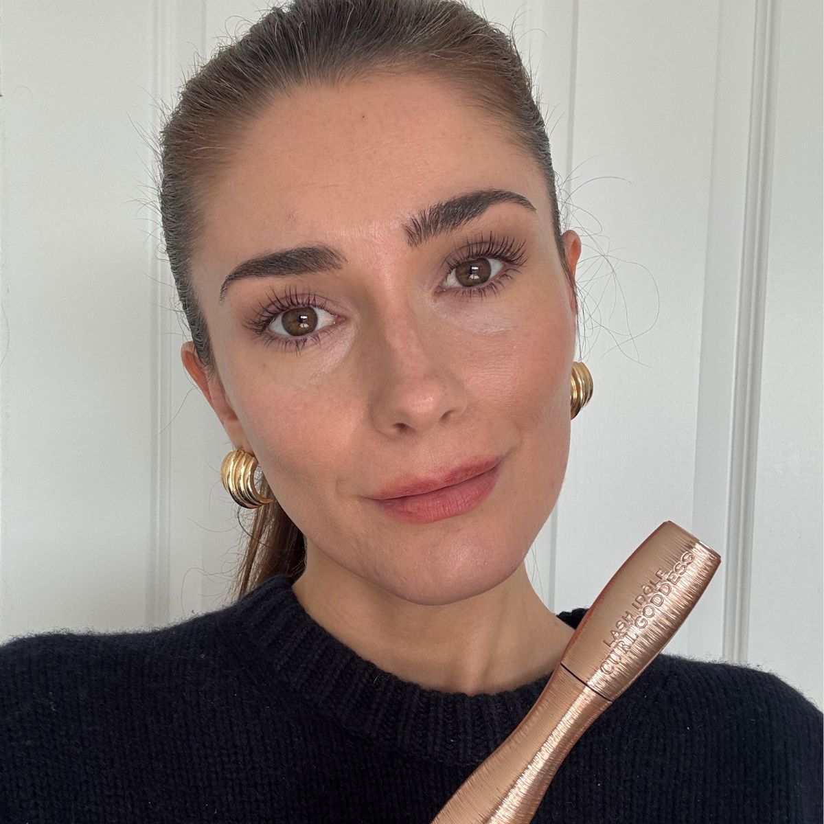 Eleanor wearing Lancome curl goddess mascara