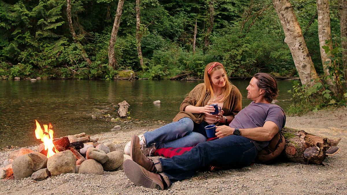 (L to R) Alexandra Breckenridge as Mel Monroe, Martin Henderson as Jack Sheridan in Virgin River