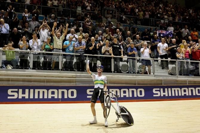 Crowd-favourite Cameron Meyer didnt dissapoint by winning the Points race in Melbourne.
