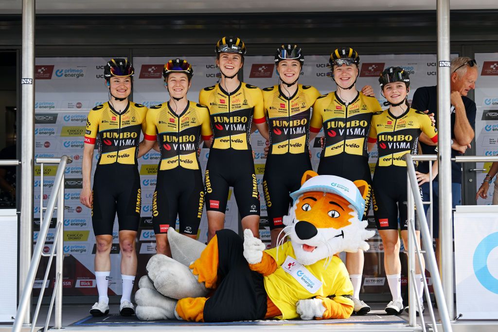 Amber Kraak, Carlijn Achtereekte, Kim Cadzow, Rosita Reijnhout, Eva Van Agt and Nienke Veenhoven at the Tour de Suisse