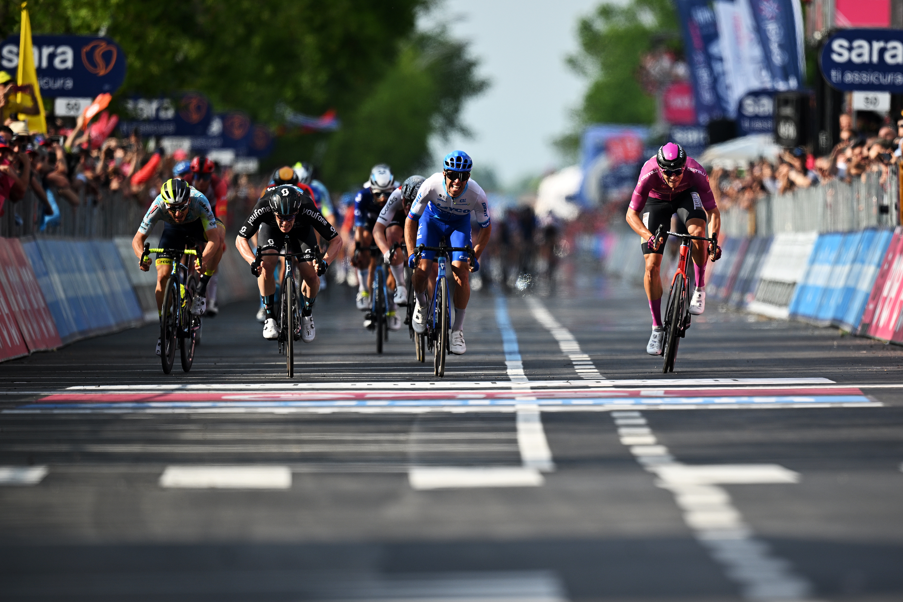 Giro dItalia live Alberto Dainese wins stage 17 in tight photo finish Cycling Weekly