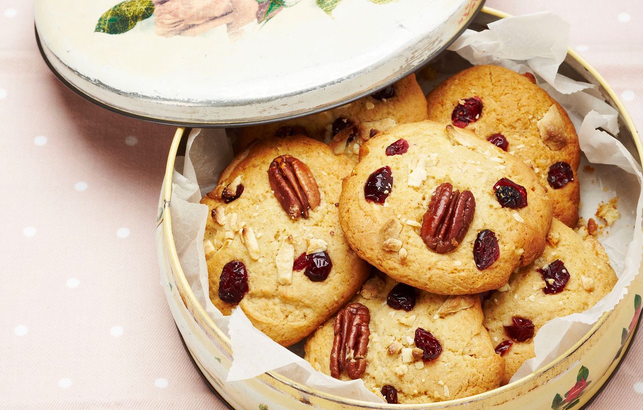 white chocolate and honey cookies