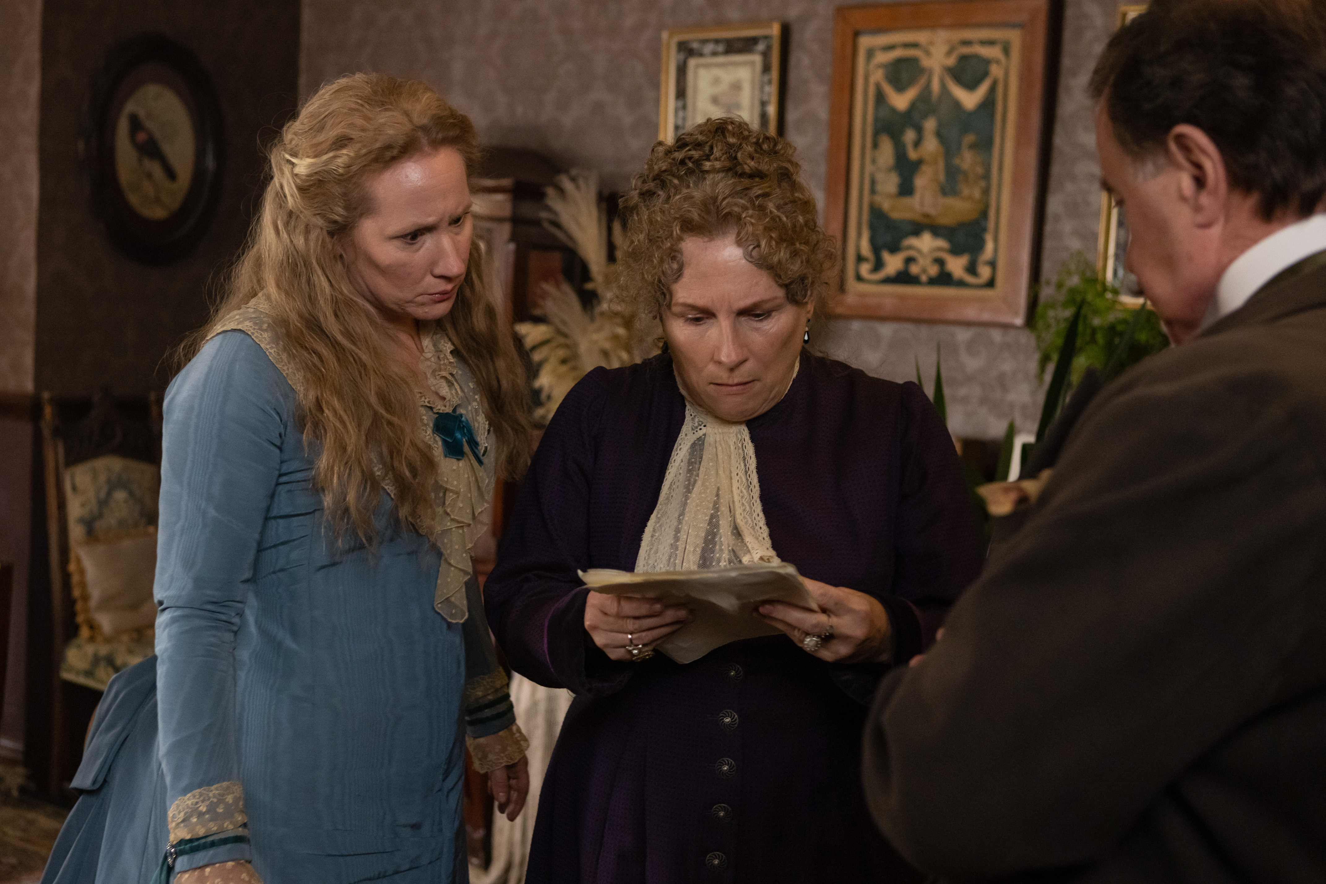 TV tonight Martha Howe-Douglas and jennifer Saunders as Lady Button and Lavinia.
