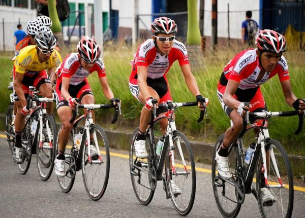 Gw Shimano-Chec-Envia move to the front of the bunch