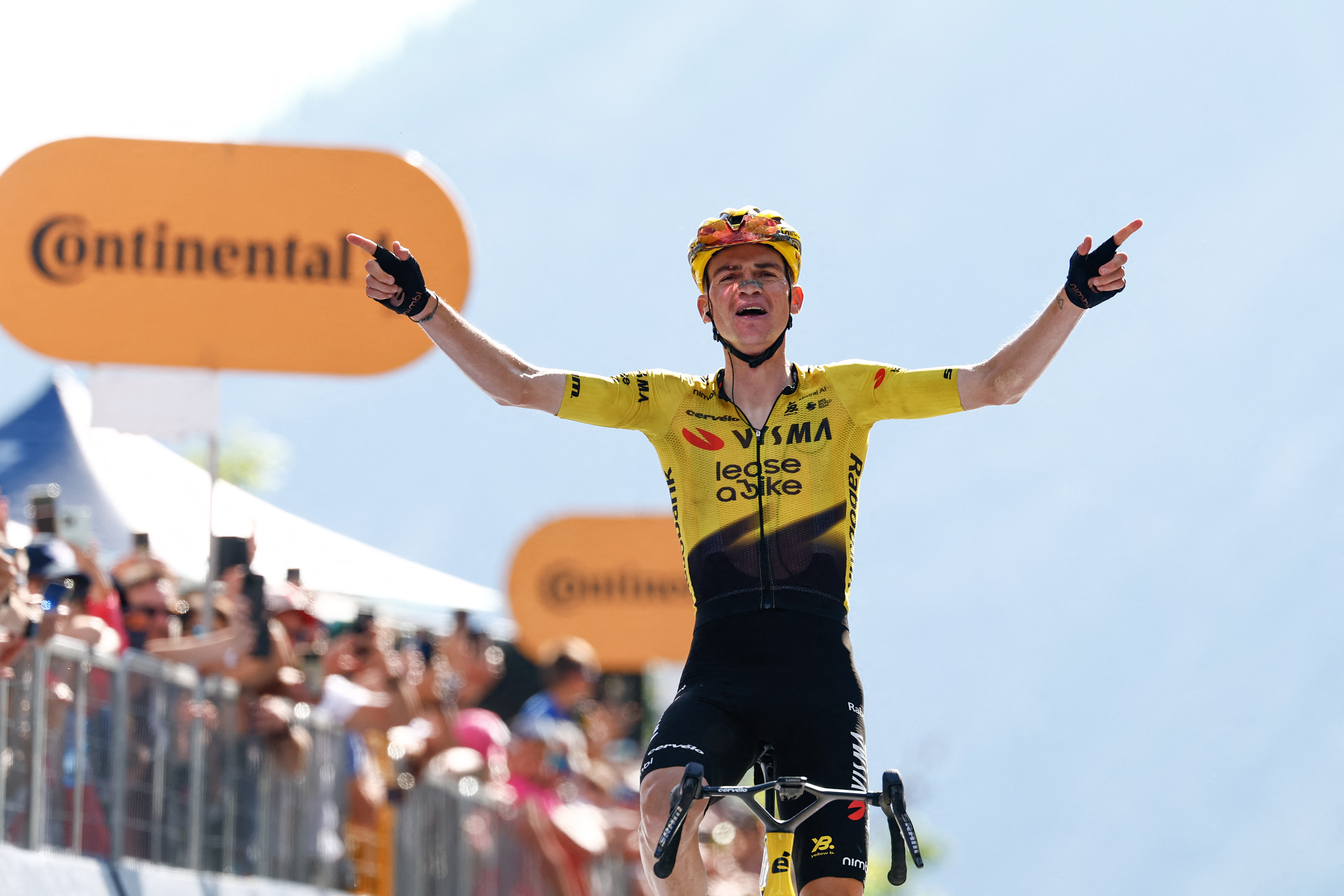 Sepp Kuss wins stage 19 of the Giro d'Italia