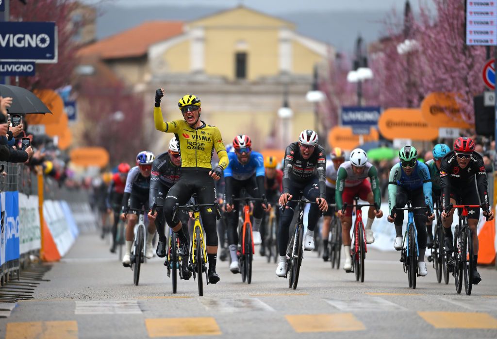 Tirreno-Adriatico stage 4: Olav Kooij wins a reduced bunch sprint