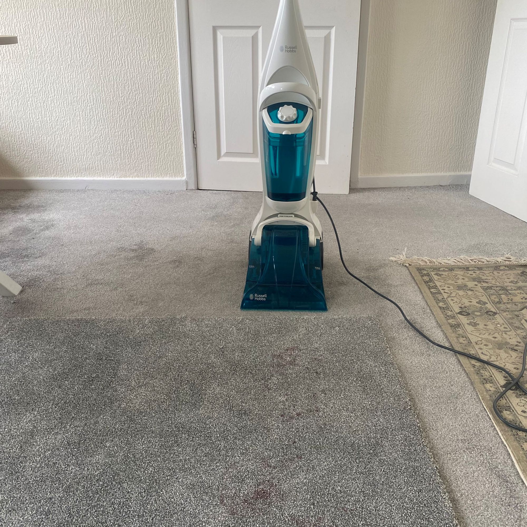 Russell Hobbs Upright Carpet Cleaner review