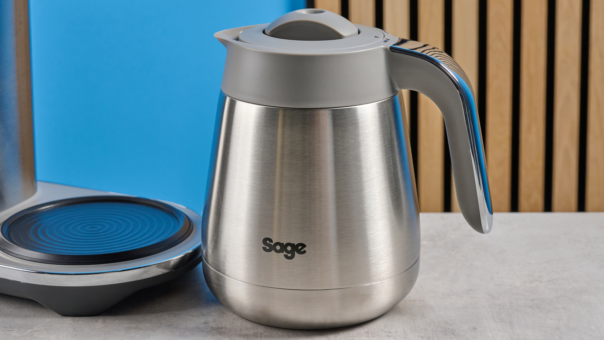 the breville luxe brewer (sage luxe brewer in the UK) thermal carafe version with a silver metal carafe and filter basket and removable plastic water tank showing the range of filter baskets and paper filters with a dial to control brew