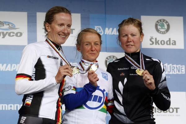 Podium (L-R): Judith Arndt (Germany), Emma Pooley (Great Britain) and Linda Villumsen (New Zealand).