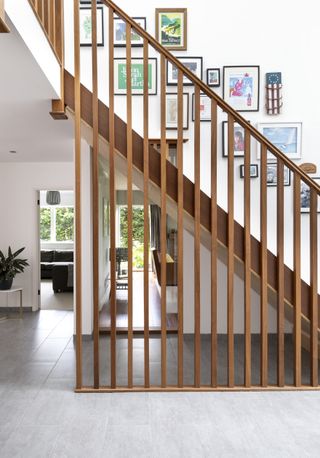 staircase with long wooden spandrels and photo gallery