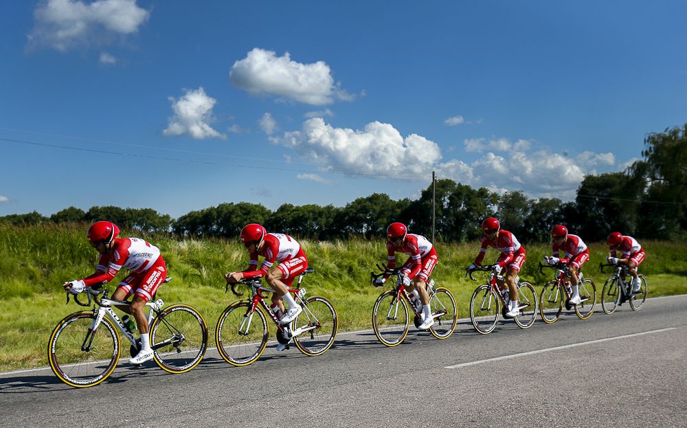 Androni-Sidermec on course during stage 1 of the Tour de San Luis.